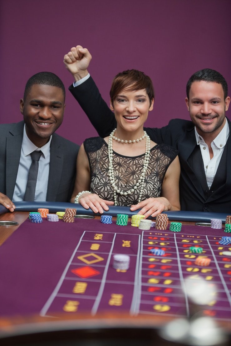 Antarmuka permainan Playtech di platform al togel menampilkan grid game slot dan opsi live dealer